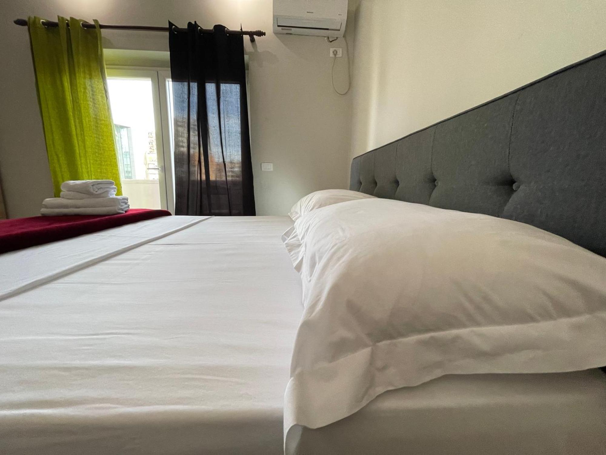 Kadare City-Center Apartment With Balcony Tiranë Luaran gambar